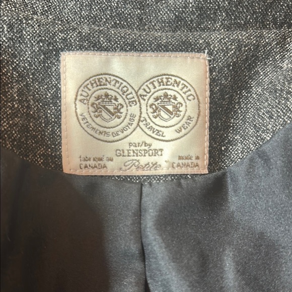 Gray Tailored Blazer with Classic Collar - Picture 2 of 7